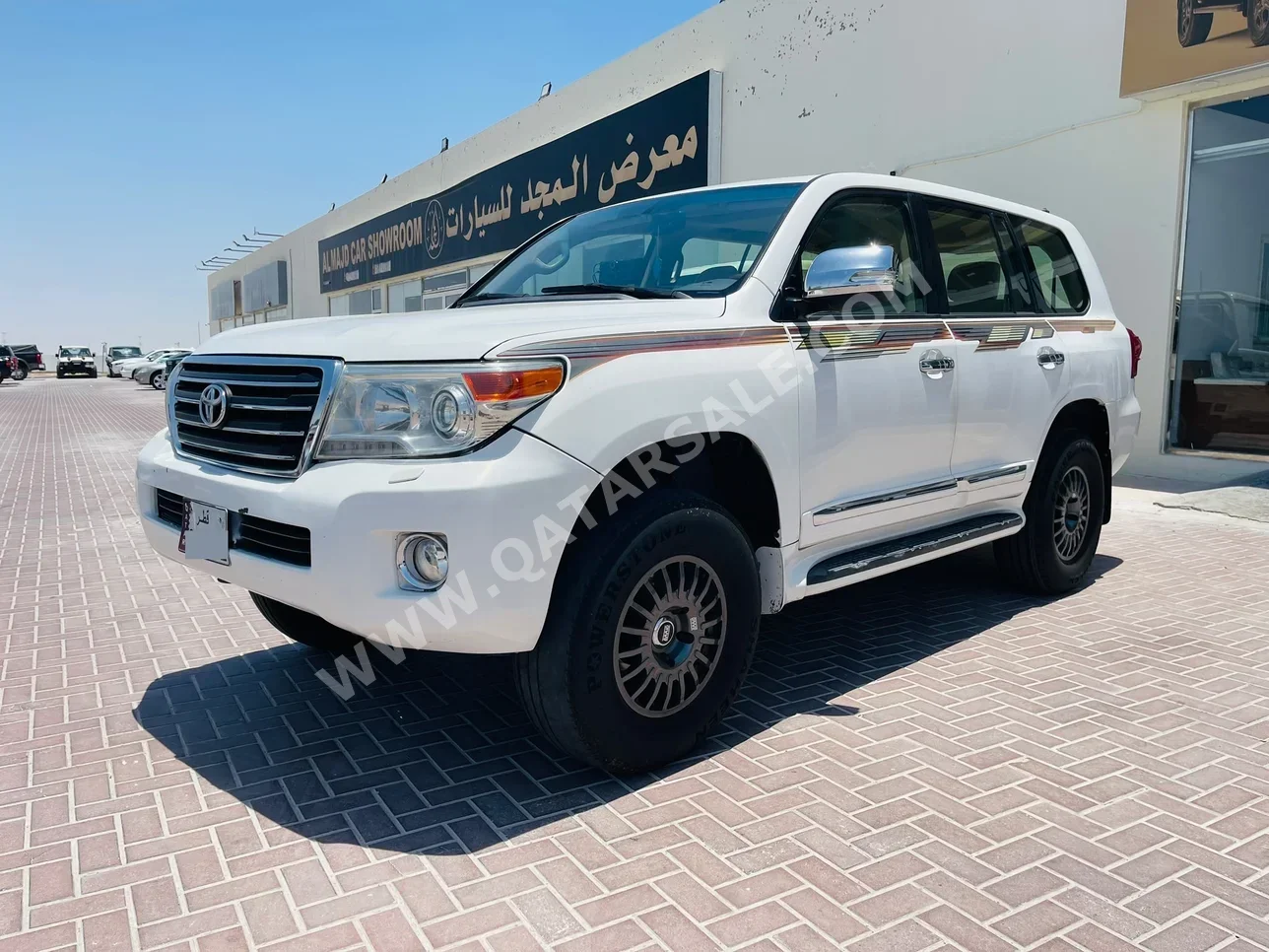 Toyota Land Cruiser GXR 2014 Automatic 388,000 Km 8 Cylinder Four Wheel Drive (4WD) SUV White