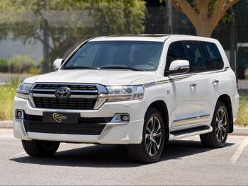 Toyota  Land Cruiser  VXR- Grand Touring S  2021  Automatic  128,000 Km  8 Cylinder  Four Wheel Drive (4WD)  SUV  White