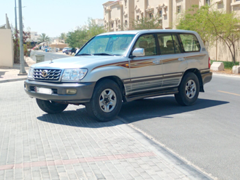 Toyota  Land Cruiser  GXR  2006  Automatic  500,000 Km  6 Cylinder  Four Wheel Drive (4WD)  SUV  Silver