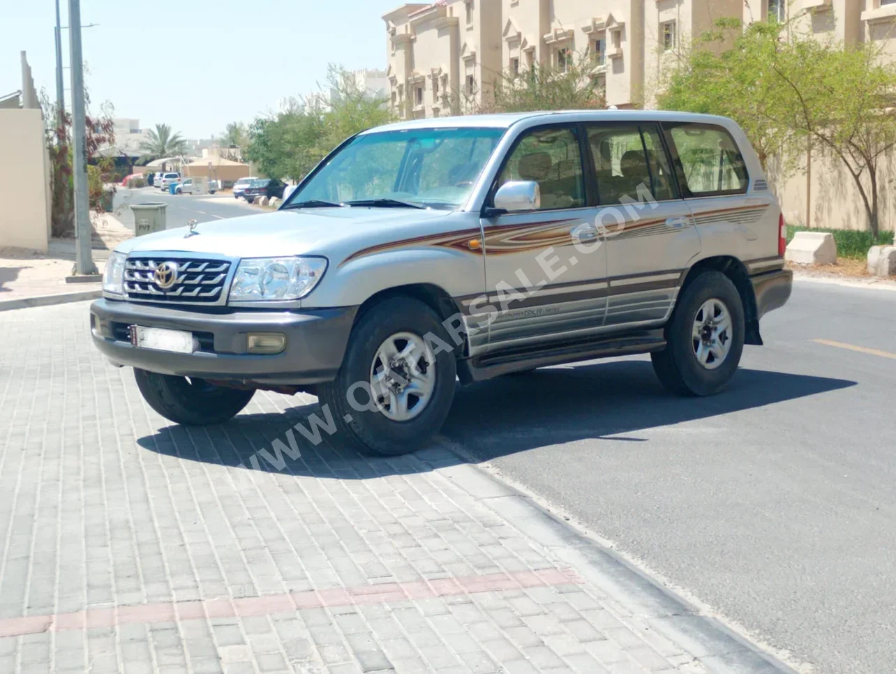 تويوتا لاند كروزر جي اكس ار 2006 اوتوماتيك 500,000 كم 6 سلندر دفع رباعي اس يو في فضي