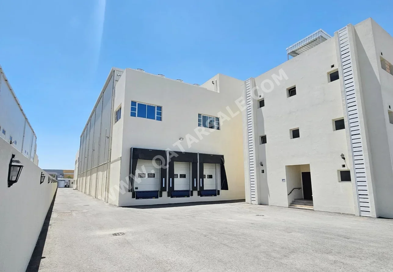 Warehouses & Stores - Al Wakrah - Barkit Al Awamer -Area Size: 5000 Square Meter