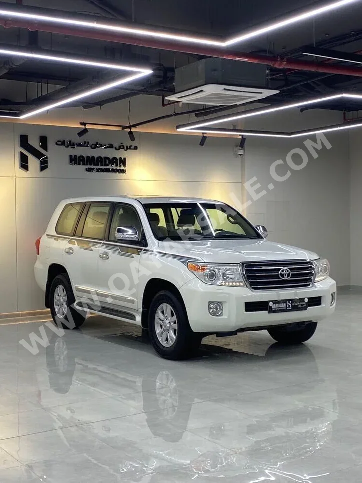 Toyota Land Cruiser GXR 2013 Automatic 207,000 Km 8 Cylinder Four Wheel Drive (4WD) SUV White
