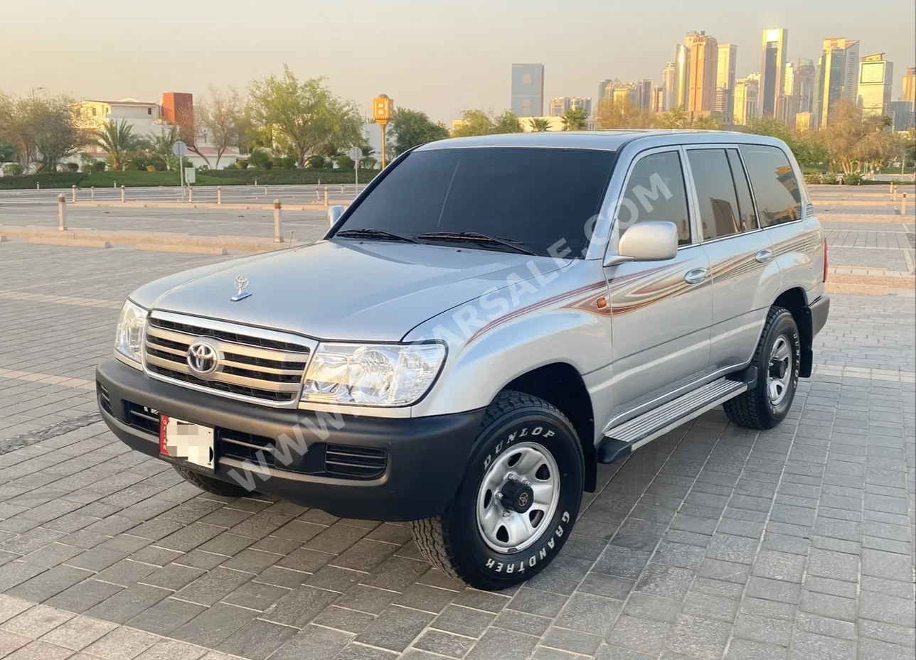 تويوتا لاند كروزر جي اكس 2006 عادي 300,000 كم 6 سلندر دفع رباعي اس يو في فضي