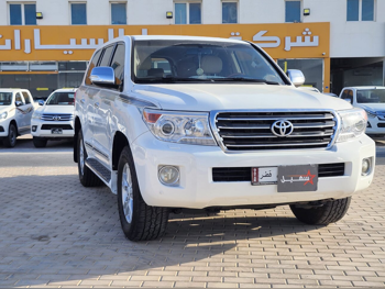 Toyota  Land Cruiser  GXR  2014  Automatic  234,000 Km  8 Cylinder  Four Wheel Drive (4WD)  SUV  White