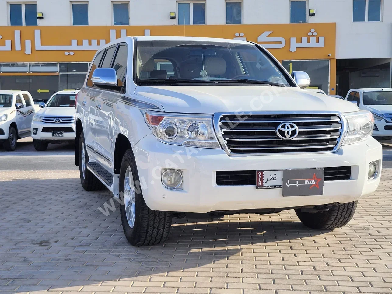 Toyota Land Cruiser GXR 2014 Automatic 234,000 Km 8 Cylinder Four Wheel Drive (4WD) SUV White