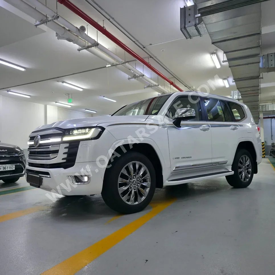 Toyota  Land Cruiser  VXR  2023  Automatic  8,798 Km  6 Cylinder  Four Wheel Drive (4WD)  SUV  Pearl