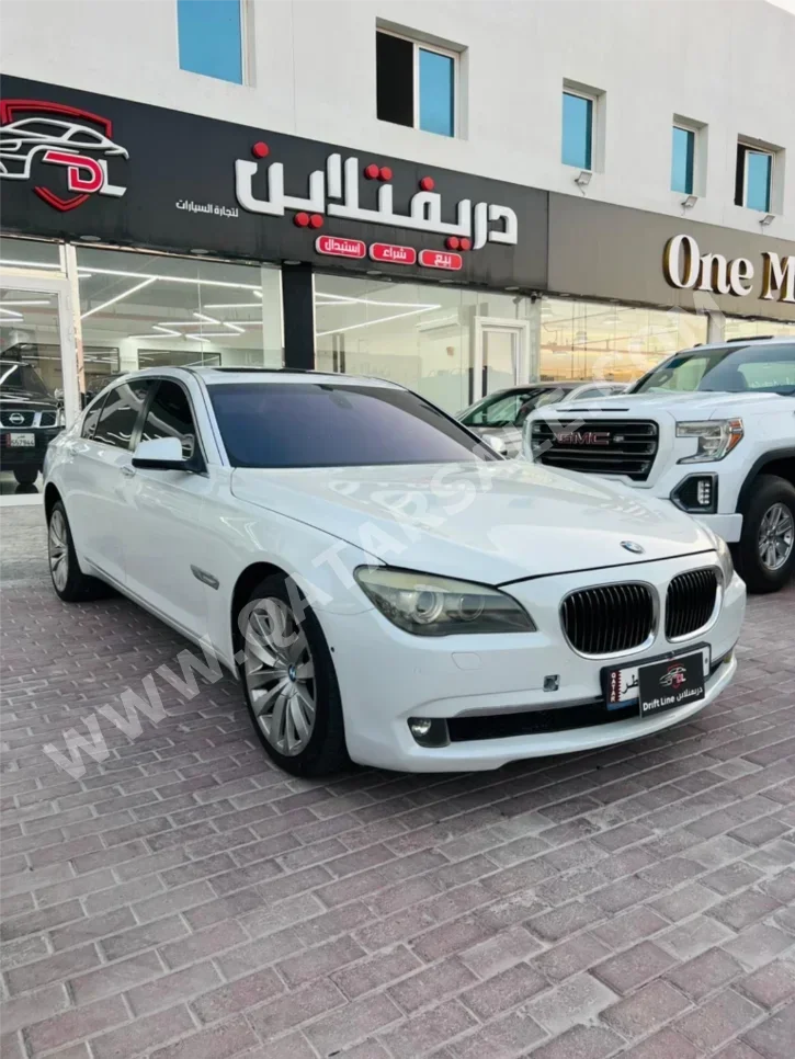 بي ام دبليو الفئة - السابعة 730 Li 2012 اوتوماتيك 200,000 كم 6 سلندر دفع خلفي سيدان أبيض