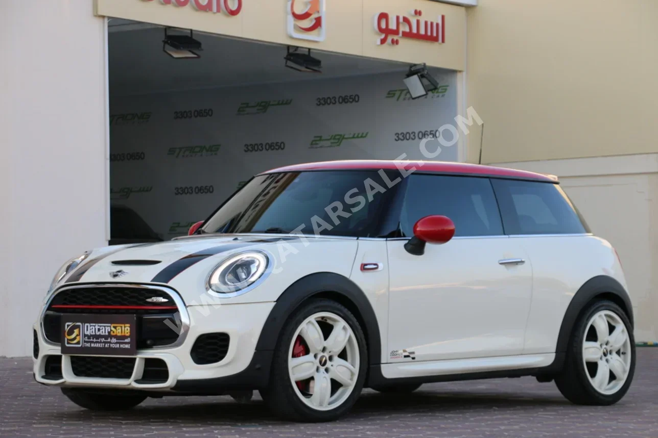 ميني كوبر جي سي دبليو 2016 اوتوماتيك 112,000 كم 4 سلندر سحب امامي هاتشباك أبيض
