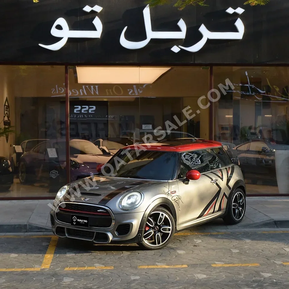 Mini  Cooper  JCW  2017  Automatic  122,990 Km  4 Cylinder  Front Wheel Drive (FWD)  Hatchback  Gray