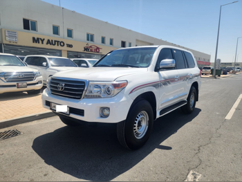 Toyota  Land Cruiser  GXR  2013  Automatic  416,000 Km  8 Cylinder  Four Wheel Drive (4WD)  SUV  White