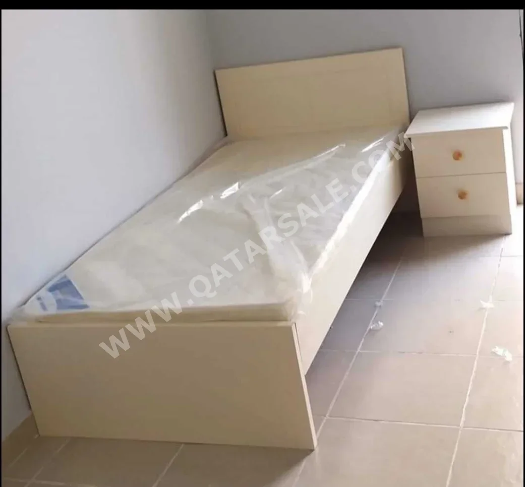الأسّرة - لايف ستايل  - فردي  - متعدد الألوان  - متضمنة المرتبة  - مع طاولة سرير جانبية