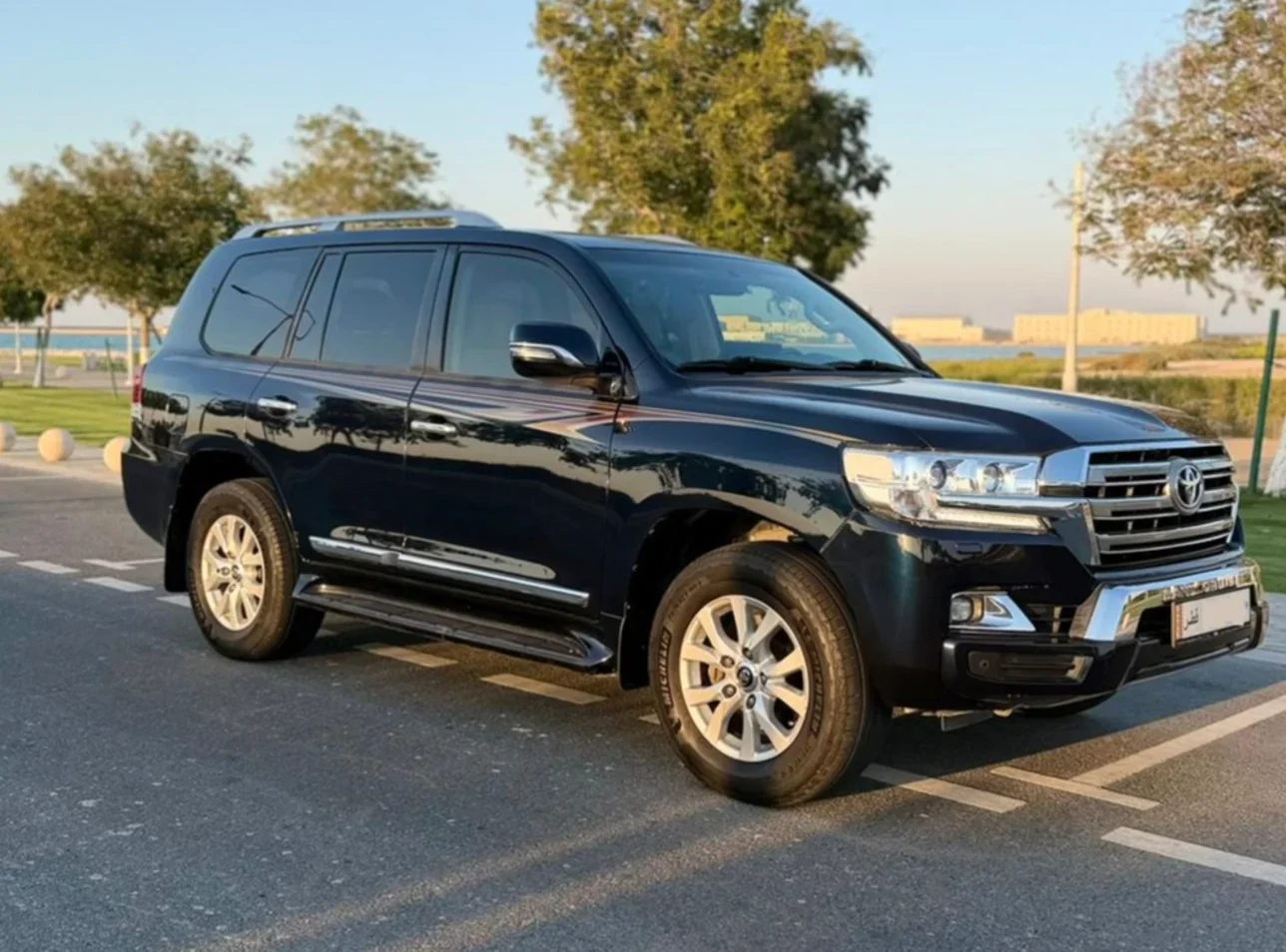 Toyota  Land Cruiser  GXR  2017  Automatic  385,000 Km  8 Cylinder  Four Wheel Drive (4WD)  SUV  Dark Blue