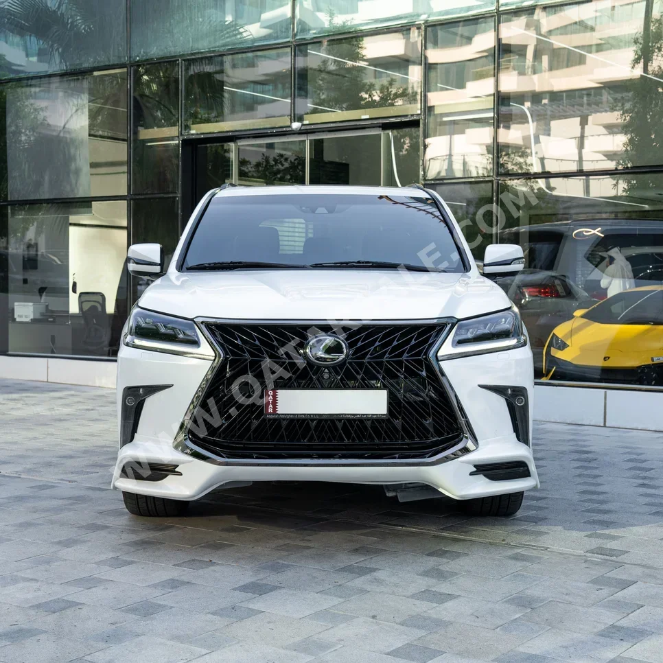 Lexus LX 570 S Black Edition 2019 Automatic 181,400 Km 8 Cylinder Four Wheel Drive (4WD) SUV White