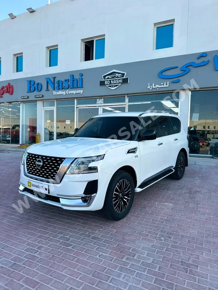 نيسان  باترول  أكس أي  2014  اوتوماتيك  296,000 كم  8 سلندر  دفع رباعي  اس يو في  أبيض