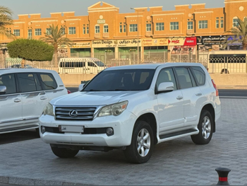 لكزس جي اكس 460 2012 اوتوماتيك 175,000 كم 8 سلندر دفع رباعي اس يو في أبيض