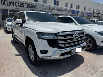Toyota  Land Cruiser  GXR  2025  Automatic  21,000 Km  6 Cylinder  Four Wheel Drive (4WD)  SUV  White  With Warranty