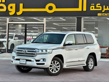Toyota Land Cruiser GXR 2016 Automatic 351,000 Km 8 Cylinder Four Wheel Drive (4WD) SUV White