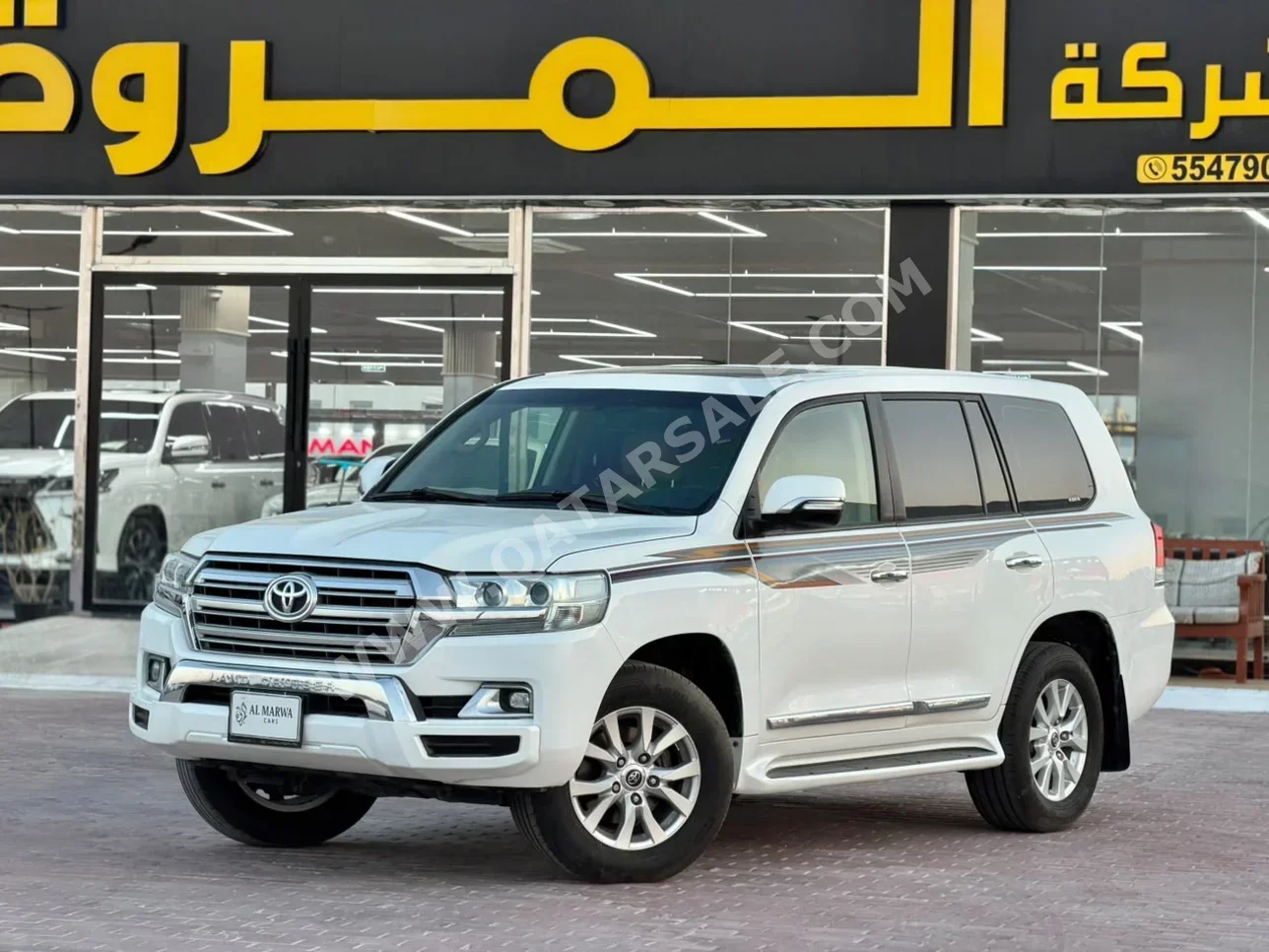 Toyota  Land Cruiser  GXR  2016  Automatic  351,000 Km  8 Cylinder  Four Wheel Drive (4WD)  SUV  White