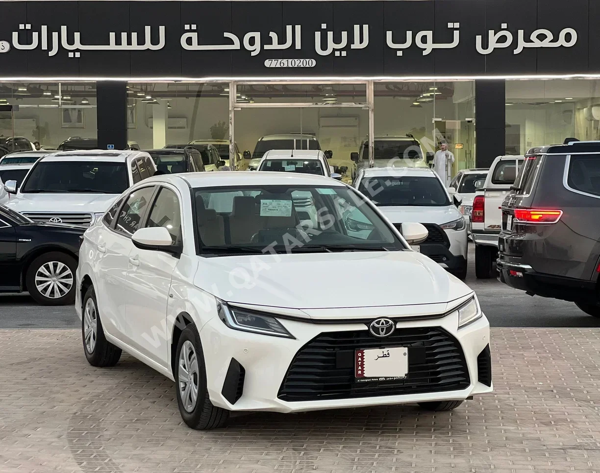 تويوتا  ياريس  2026  اوتوماتيك  5,000 كم  4 سلندر  سحب امامي  سيدان  أبيض  تحت الضمان