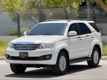 Toyota  Fortuner  SR5  2014  Automatic  137,000 Km  6 Cylinder  Four Wheel Drive (4WD)  SUV  White