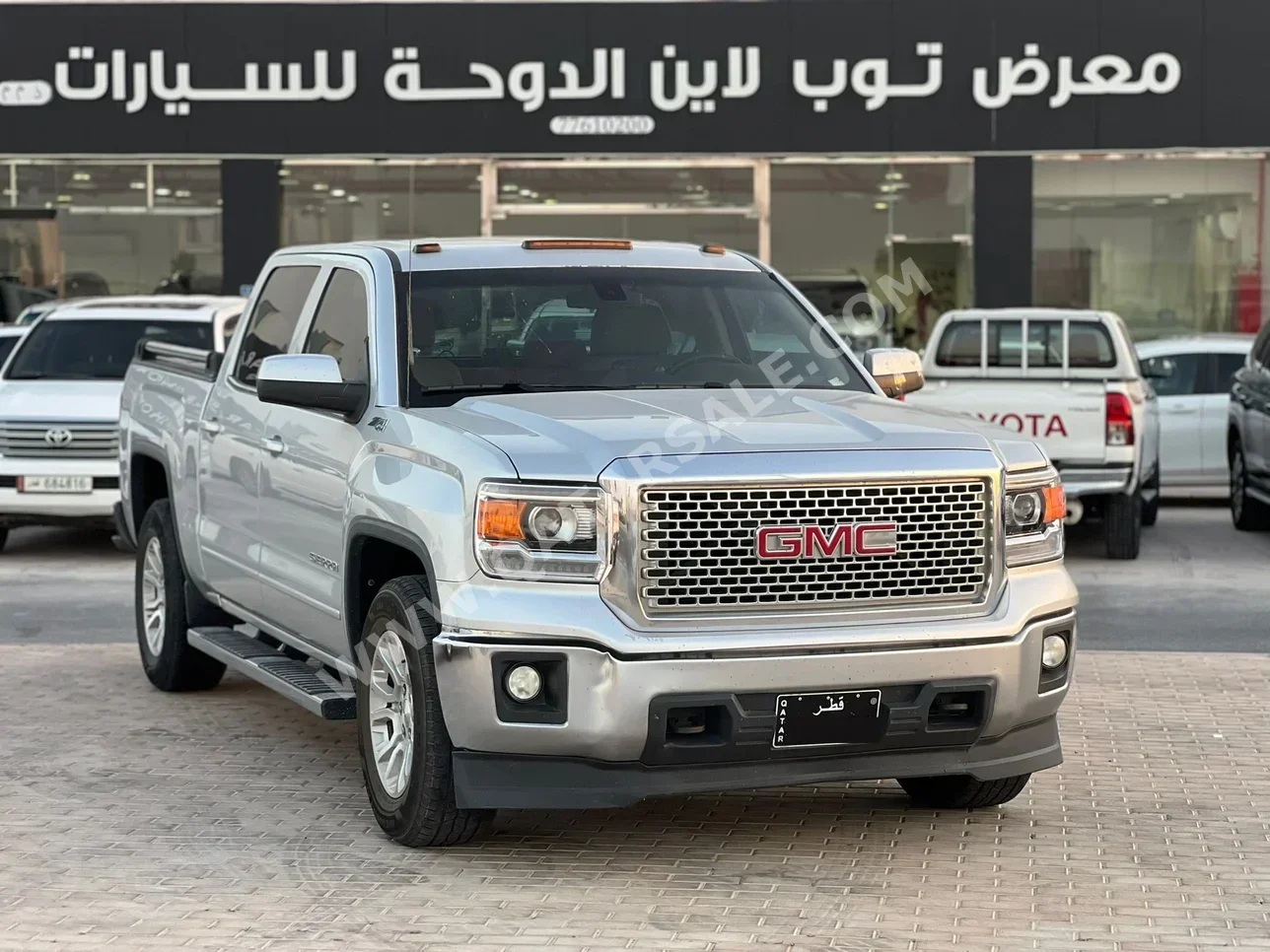 GMC  Sierra  SLE  2015  Automatic  287,000 Km  8 Cylinder  Four Wheel Drive (4WD)  Pick Up  Silver
