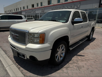GMC Sierra Denali 2012 Automatic 180,000 Km 8 Cylinder Four Wheel Drive (4WD) Pick Up White