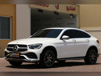 مرسيدس - بنز جي ال سي 300 2020 اوتوماتيك 106,000 كم 4 سلندر دفع رباعي اس يو في أبيض