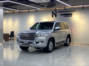 Toyota  Land Cruiser  GXR  2016  Automatic  308,000 Km  8 Cylinder  Four Wheel Drive (4WD)  SUV  Silver
