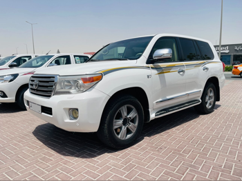 Toyota  Land Cruiser  VXR  2013  Automatic  491,000 Km  8 Cylinder  Four Wheel Drive (4WD)  SUV  White
