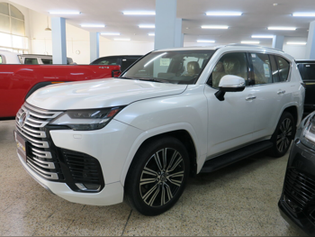 Lexus  LX  600 Luxury  2023  Automatic  157,000 Km  6 Cylinder  Four Wheel Drive (4WD)  SUV  White