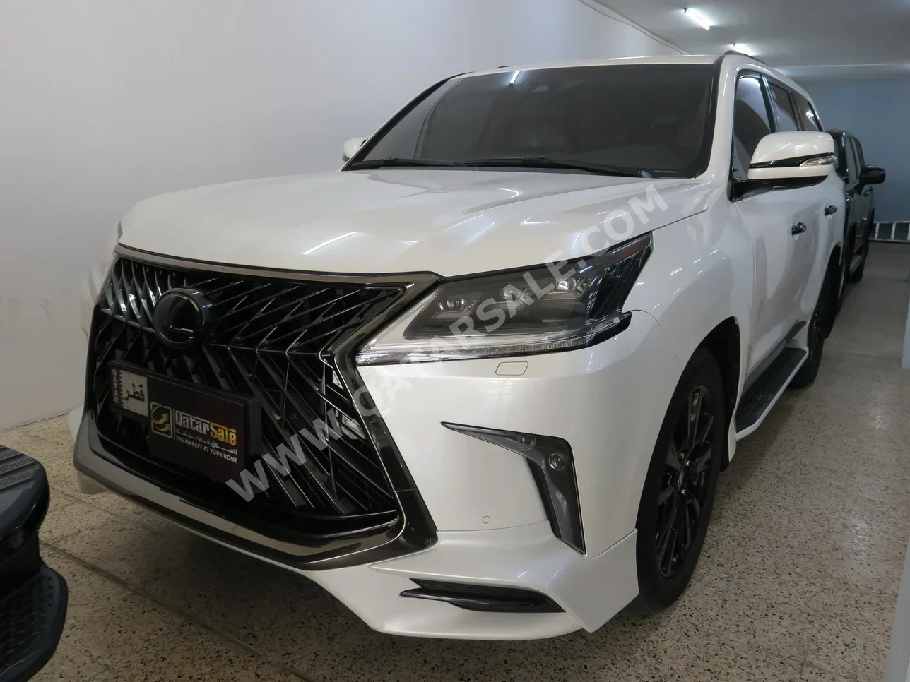 لكزس ال اكس 570 اس بلاك ايديشن 2019 اوتوماتيك 92,000 كم 8 سلندر دفع رباعي اس يو في أبيض