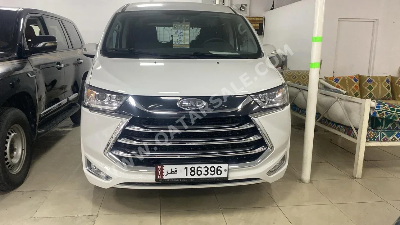 JAC Motors  M4  2026  Manual  1,000 Km  4 Cylinder  Front Wheel Drive (FWD)  Van / Bus  White  With Warranty