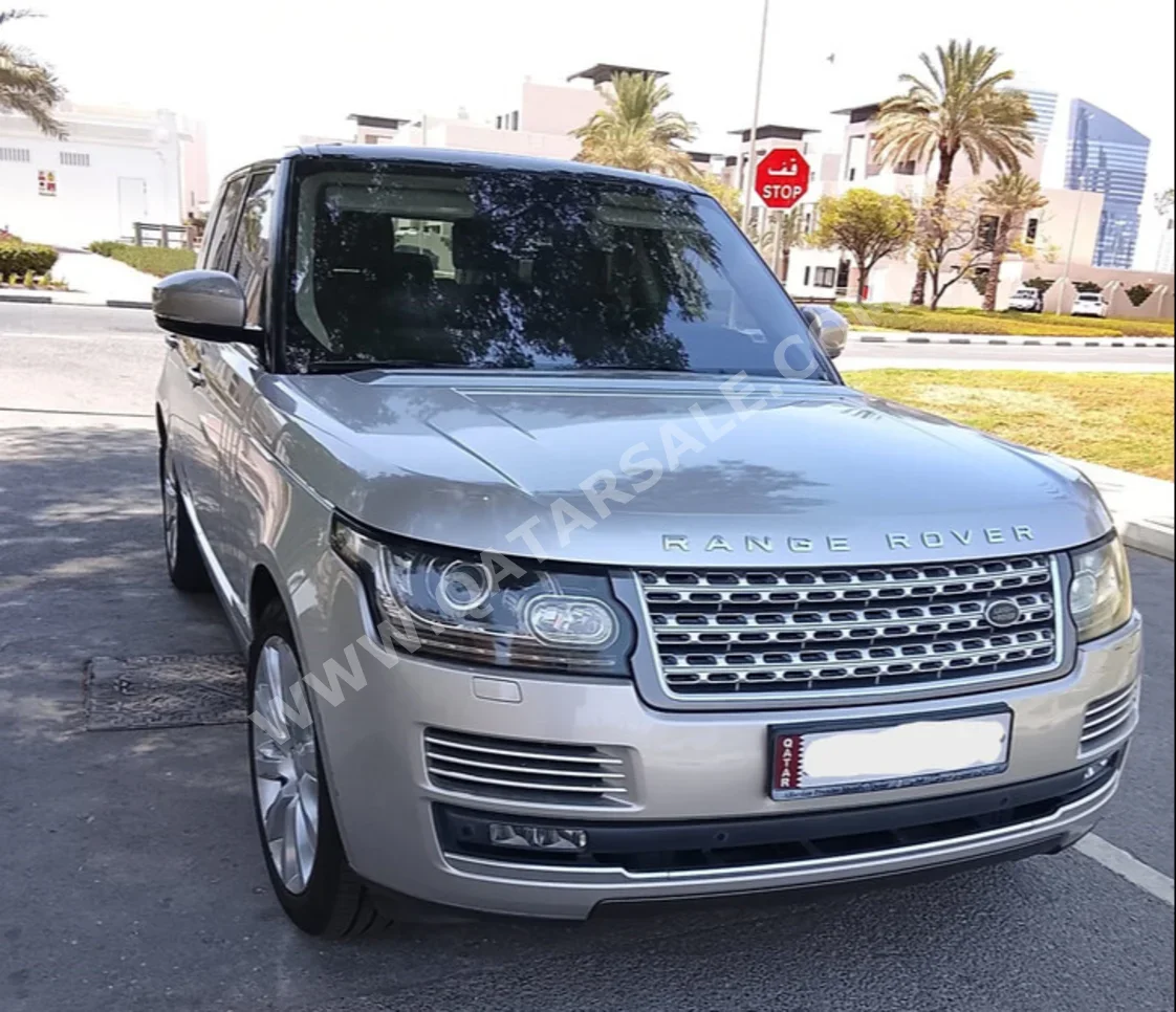 Land Rover Range Rover Vogue 2016 Automatic 151,000 Km 8 Cylinder Four Wheel Drive (4WD) SUV Gold