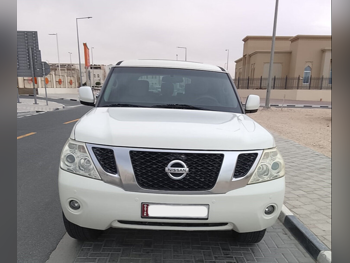 نيسان  باترول  اس اي  2013  اوتوماتيك  286,000 كم  8 سلندر  دفع رباعي  اس يو في  أبيض