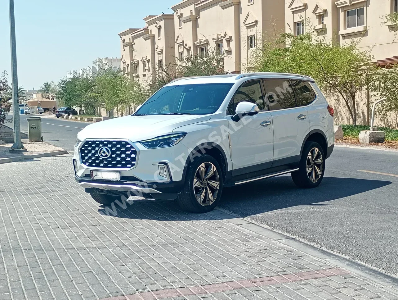 ماكسس دي 90 2021 اوتوماتيك 124,000 كم 4 سلندر دفع رباعي اس يو في أبيض