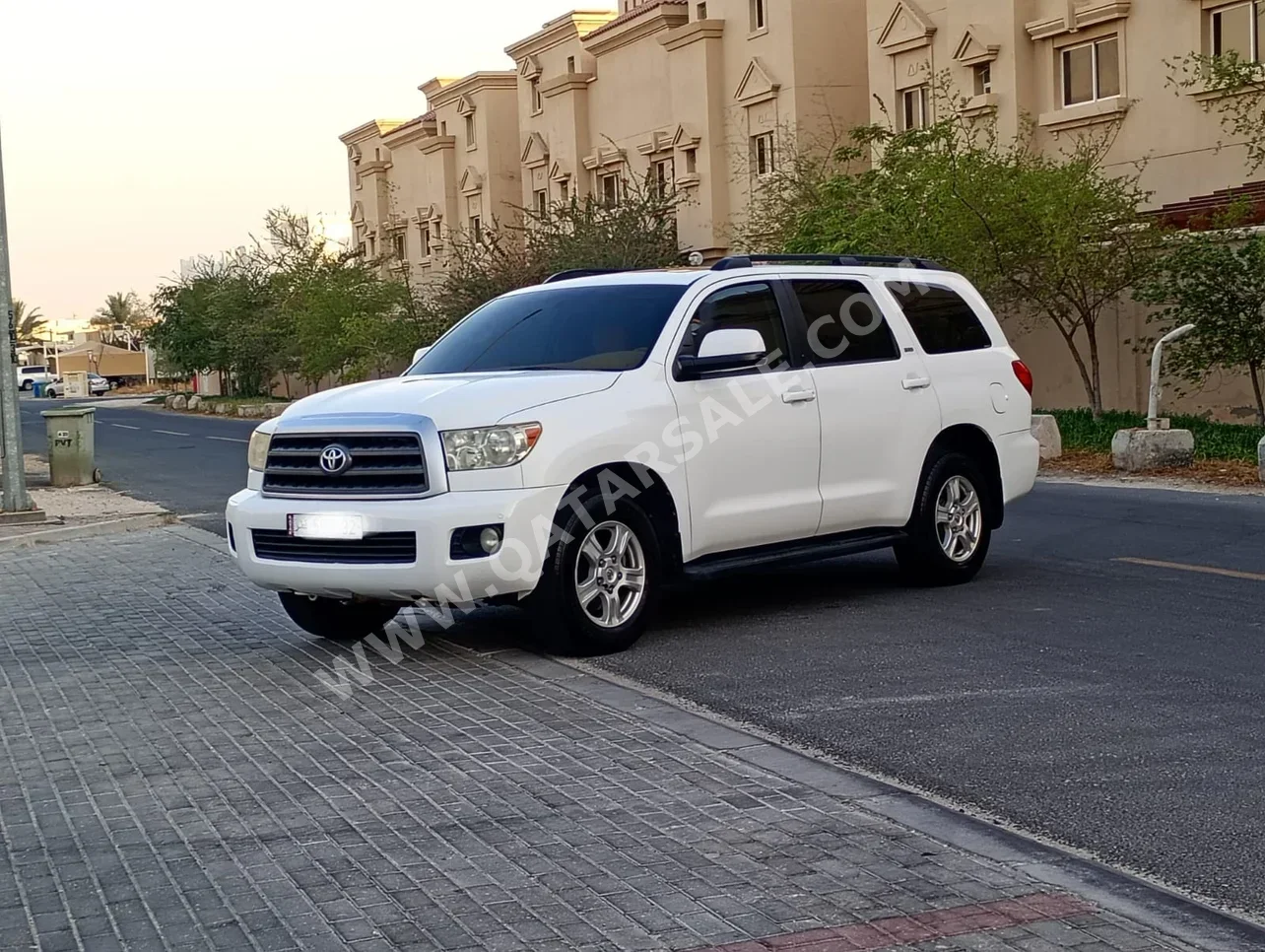 تويوتا سكويا اس ار 5 2014 اوتوماتيك 210,000 كم 8 سلندر دفع رباعي اس يو في أبيض