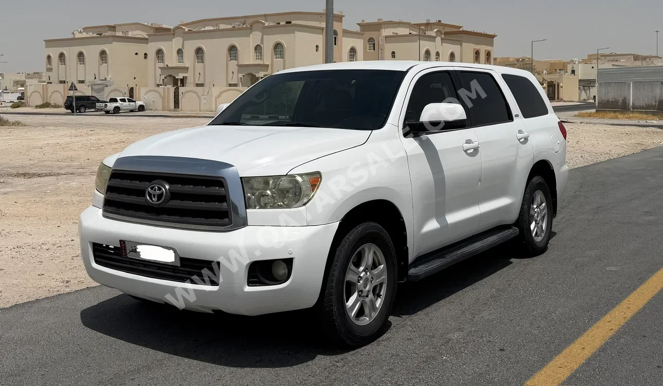Toyota Sequoia 2015 Automatic 190,000 Km 8 Cylinder Four Wheel Drive (4WD) SUV White