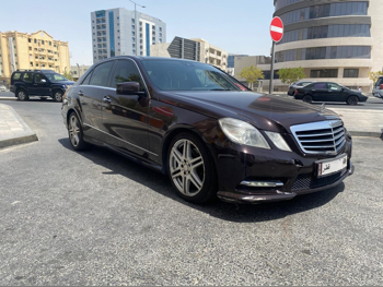 Mercedes-Benz E-Class 300 2013 Automatic 174,000 Km 6 Cylinder Rear Wheel Drive (RWD) Sedan Maroon