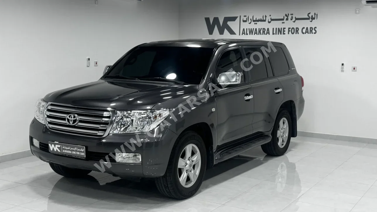 Toyota Land Cruiser VXR 2011 Automatic 418,000 Km 8 Cylinder Four Wheel Drive (4WD) SUV Gray