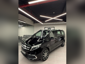 Mercedes-Benz V-Class 250 2023 Automatic 72,000 Km 4 Cylinder Rear Wheel Drive (RWD) Van / Bus Black