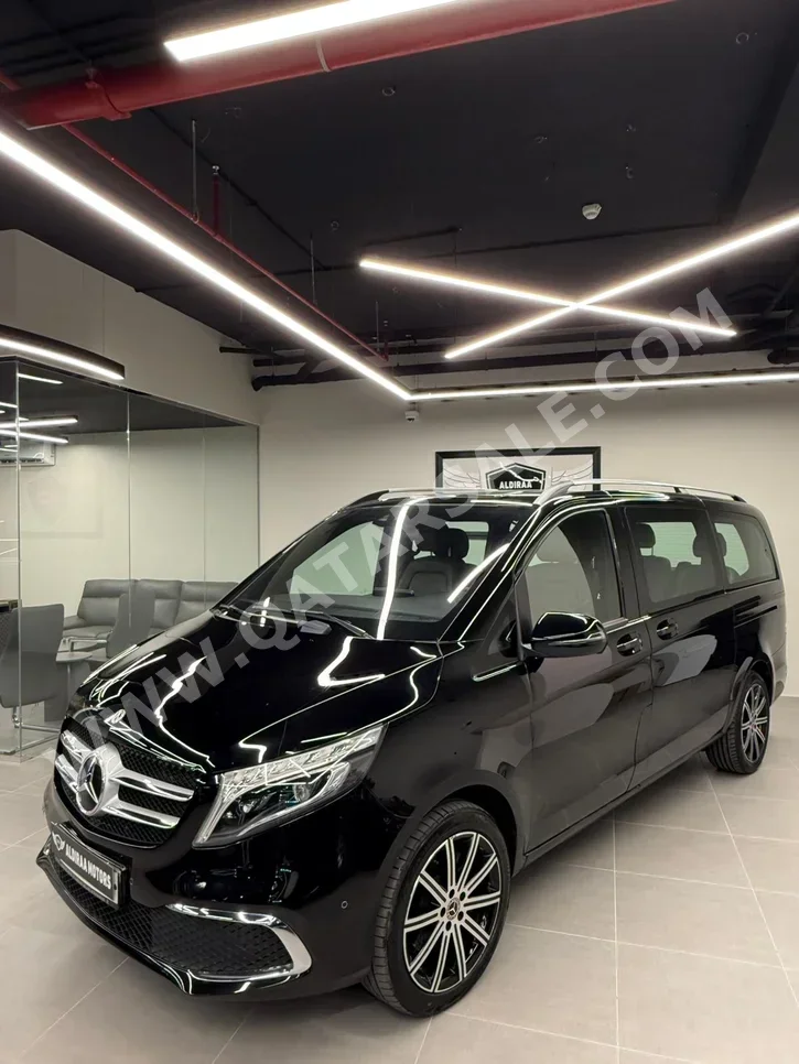 Mercedes-Benz V-Class 250 2023 Automatic 72,000 Km 4 Cylinder Rear Wheel Drive (RWD) Van / Bus Black