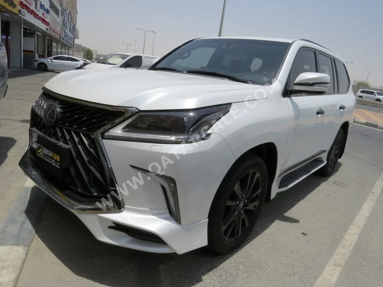 لكزس ال اكس 570 اس 2019 اوتوماتيك 135,000 كم 8 سلندر دفع رباعي اس يو في أبيض