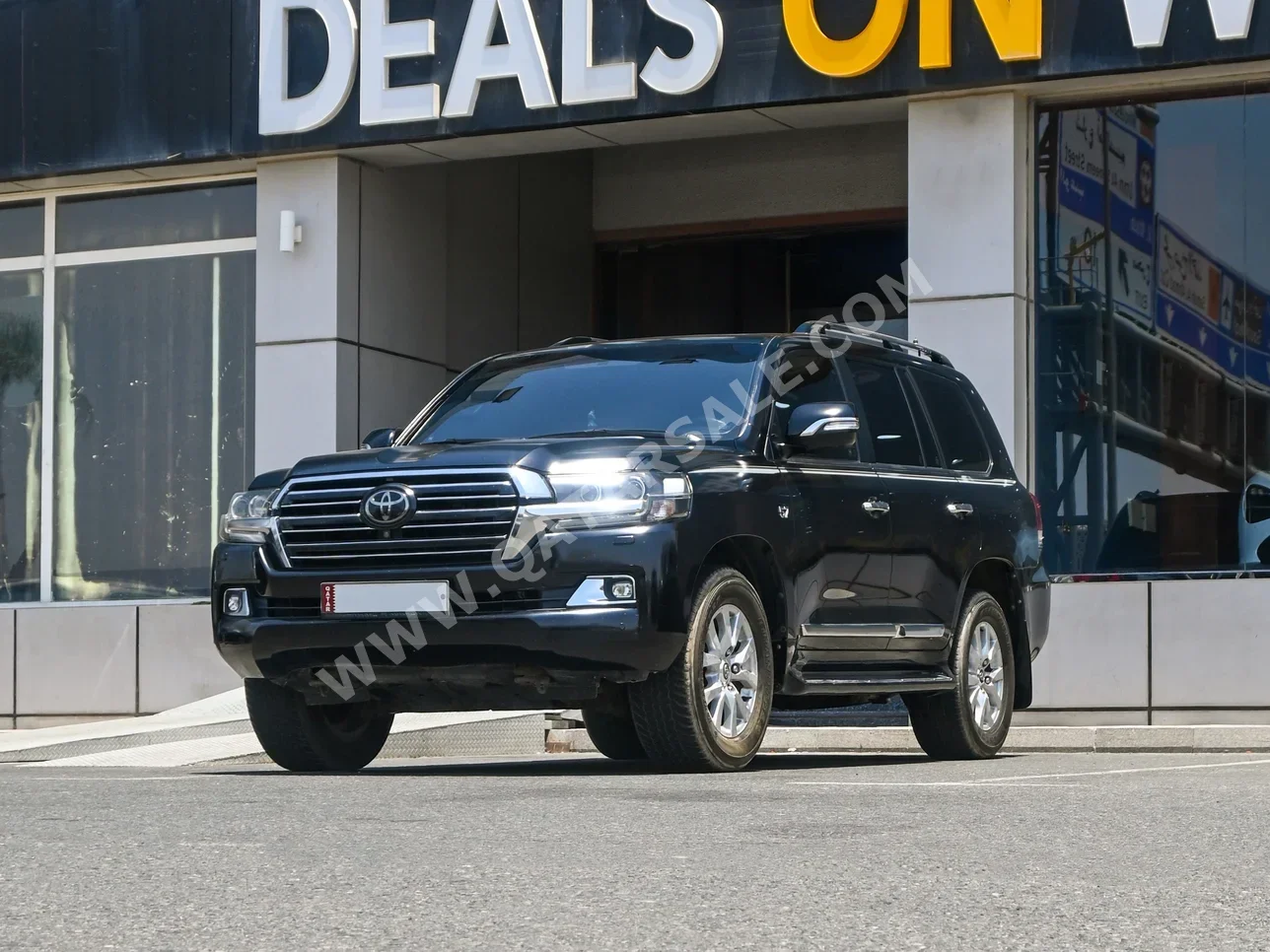 Toyota Land Cruiser VXR Black Edition 2018 Automatic 131,000 Km 8 Cylinder Four Wheel Drive (4WD) SUV Black