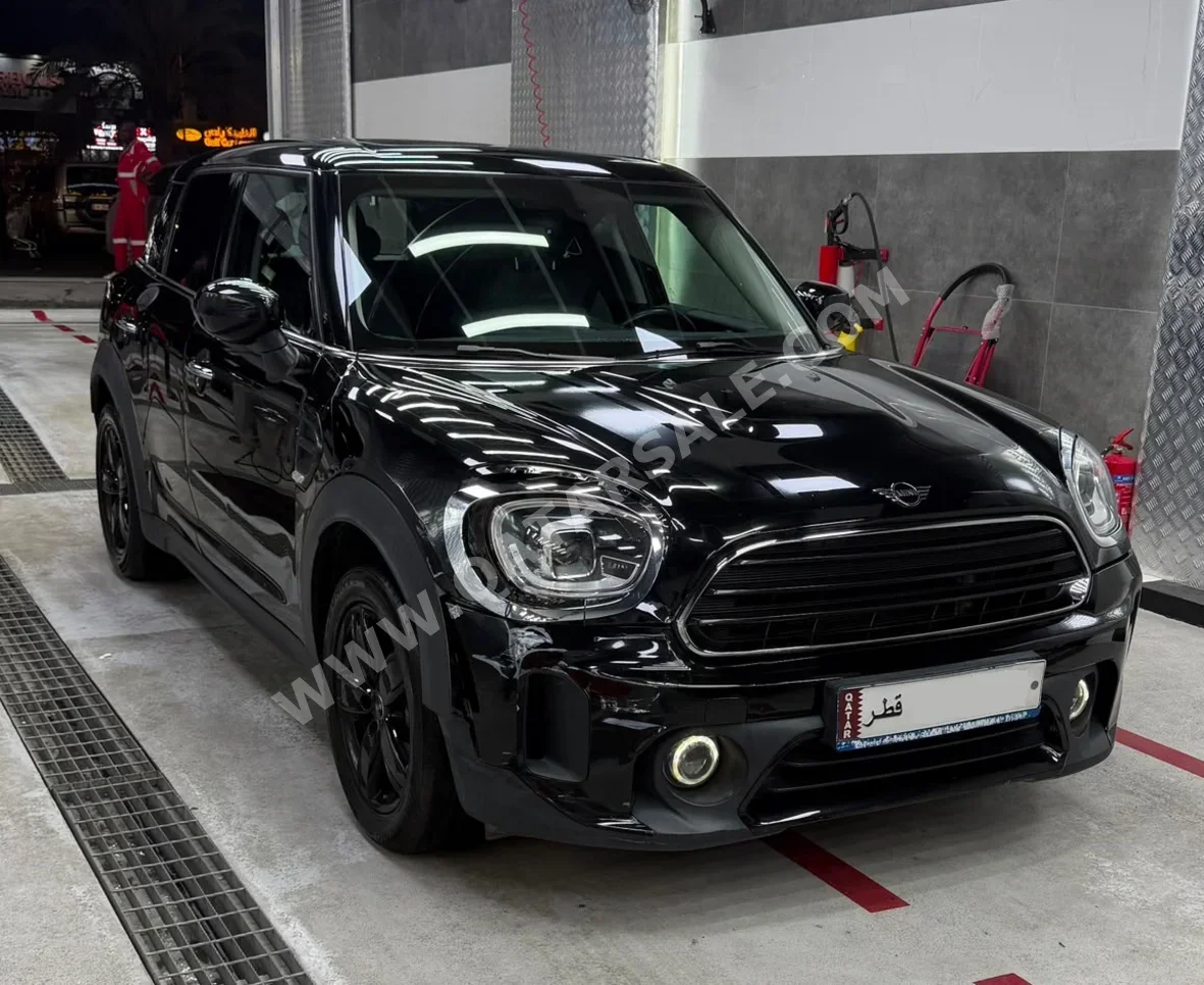 Mini Cooper CountryMan 2022 Automatic 93,000 Km 4 Cylinder Rear Wheel Drive (RWD) Hatchback Black
