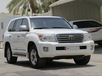 Toyota Land Cruiser VXR 2013 Automatic 520,000 Km 8 Cylinder Four Wheel Drive (4WD) SUV White