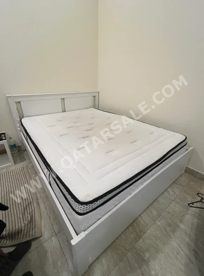 Beds - King - White