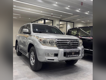 Toyota Land Cruiser VXR 2010 Automatic 517,000 Km 8 Cylinder Four Wheel Drive (4WD) SUV Silver