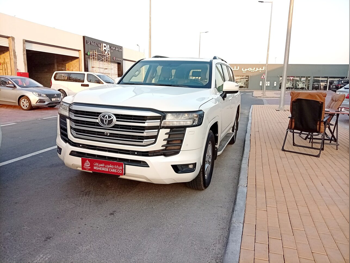 Toyota  Land Cruiser  GXR Twin Turbo  2023  Automatic  208,000 Km  6 Cylinder  Four Wheel Drive (4WD)  SUV  White