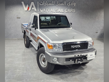 Toyota  Land Cruiser  LX  2010  Manual  354,000 Km  6 Cylinder  Four Wheel Drive (4WD)  Pick Up  Silver