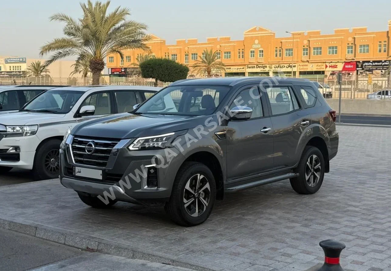 نيسان اكستيرا بلاتينيوم 2025 اوتوماتيك 12,000 كم 4 سلندر دفع رباعي اس يو في رمادي تحت الضمان